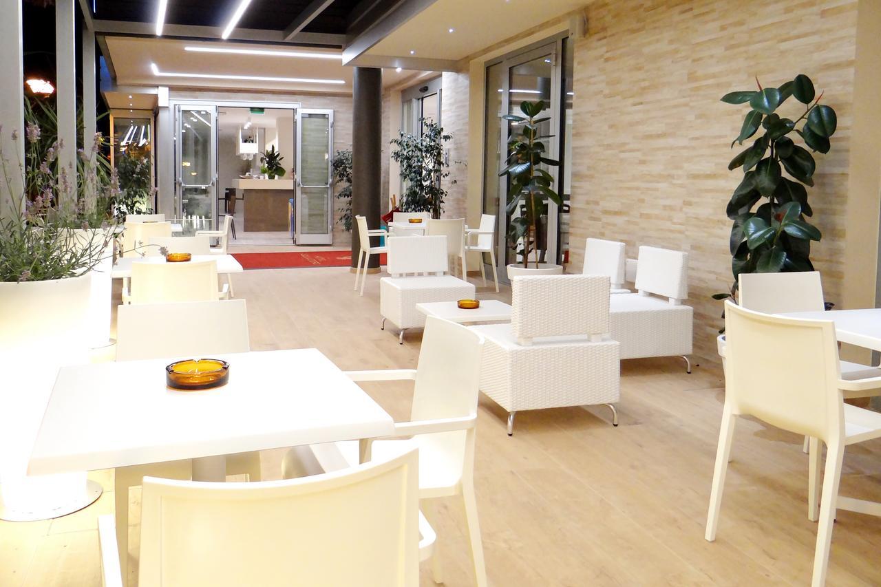 Hotel Aquila D'Oro Misano Adriatico Extérieur photo