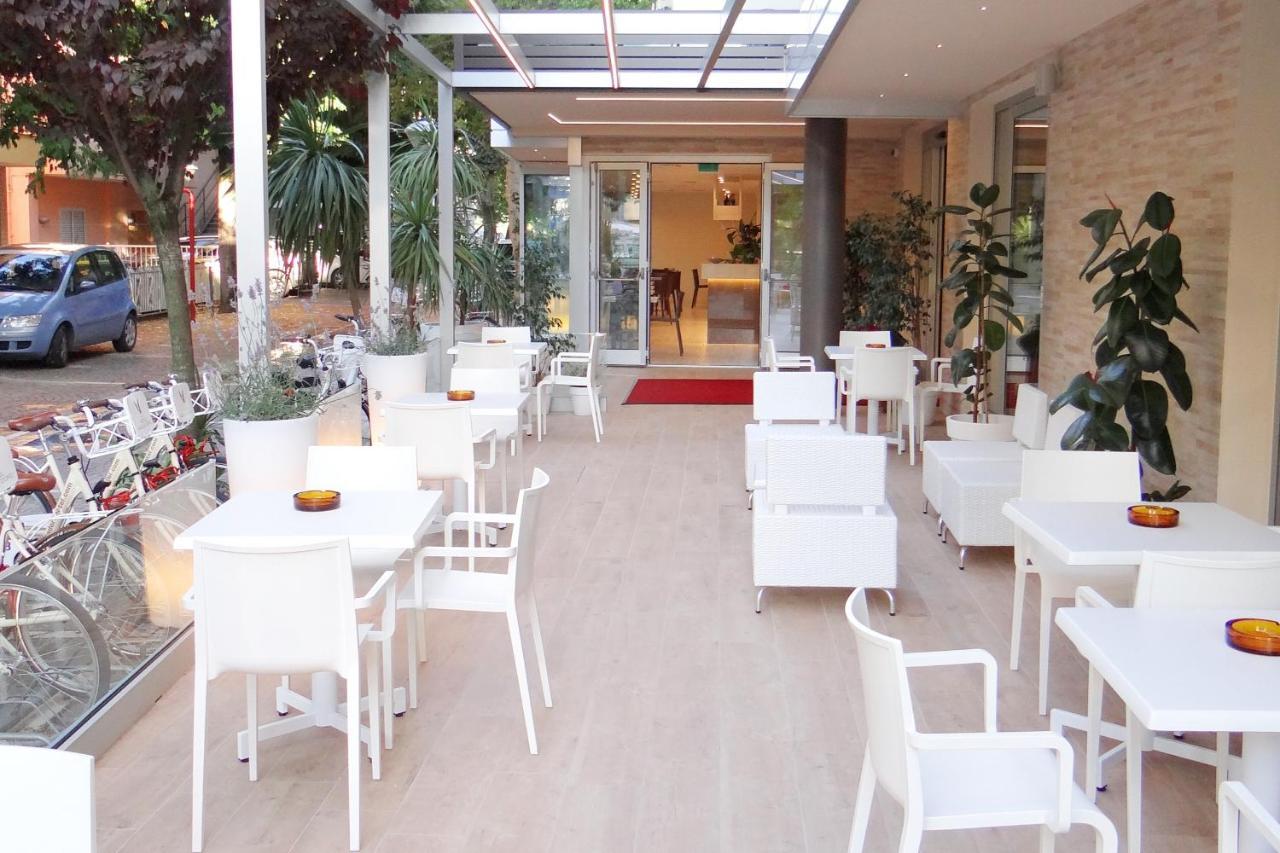 Hotel Aquila D'Oro Misano Adriatico Extérieur photo